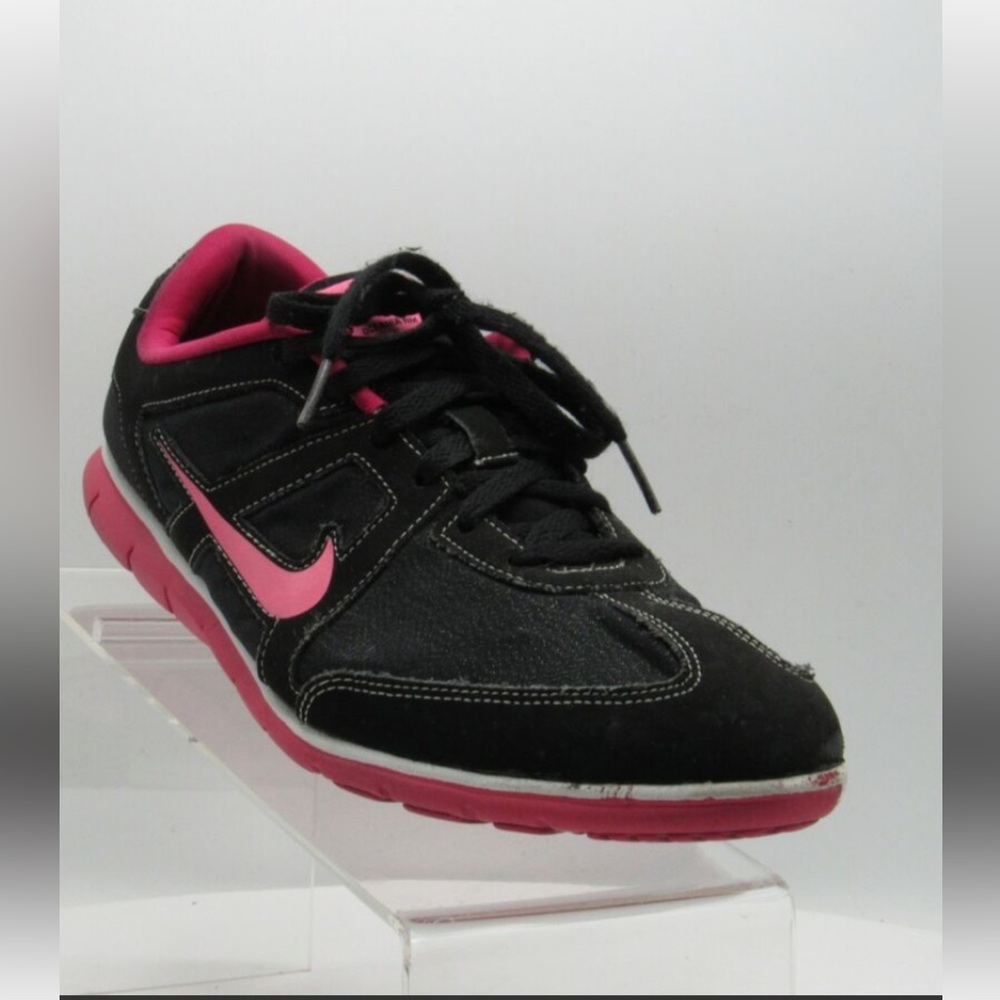 Nike Oceana Leather Athletic Shoes. Size 5.5